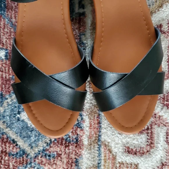 Cushionaire Platform Sandals - Picture 7 of 7